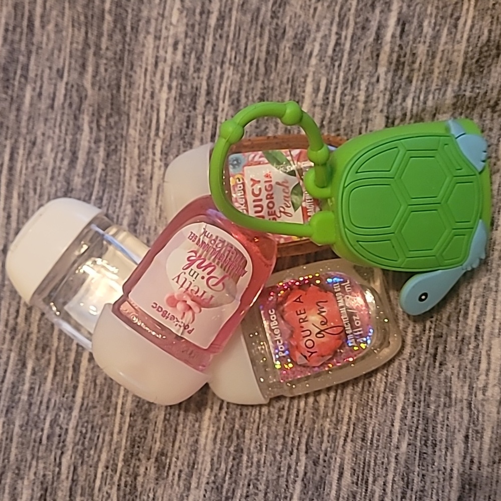 Bath and Body works mini hand sanitizers w/ turtle holder